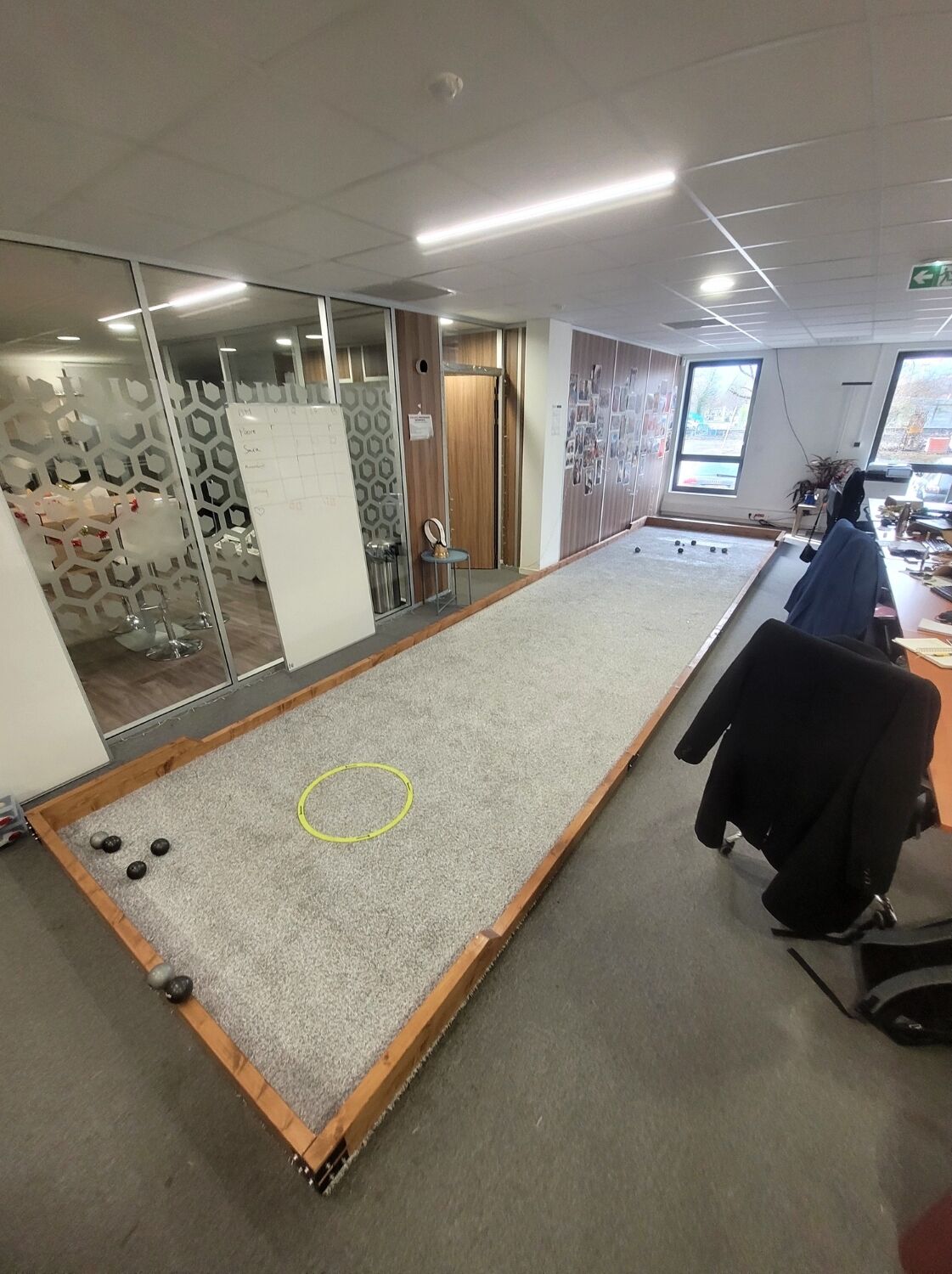 un terrain de pétanque éphémère installé pour un team building en entreprise
