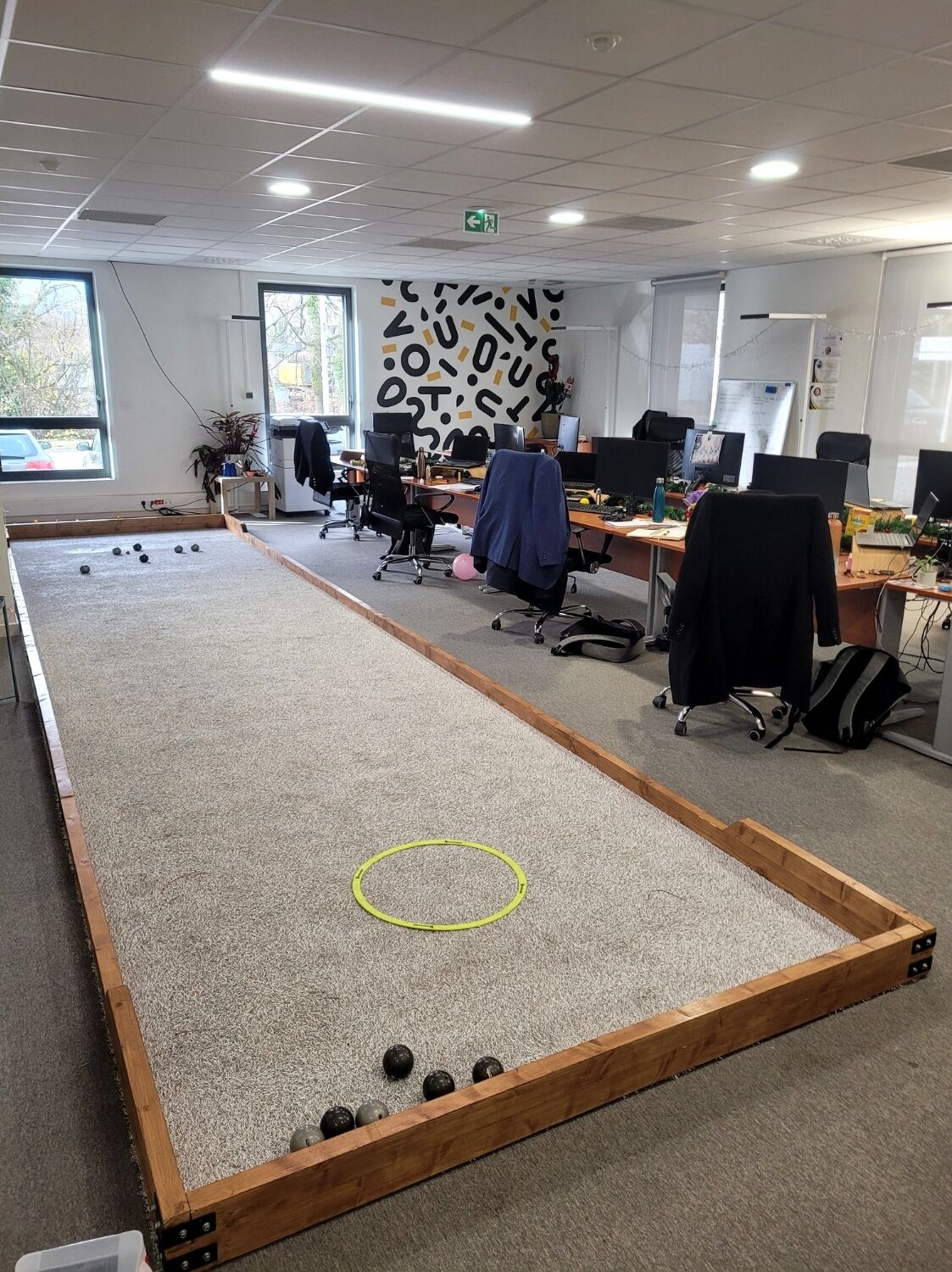 un terrain de pétanque éphémère installé pour un team building en entreprise